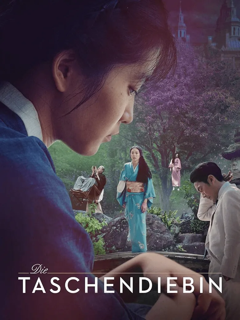 Filmposter mit dem Titel „Die TASCHENDIEBIN“. Im Vordergrund ist das Profil einer Frau in traditioneller Kleidung zu sehen, die nach unten blickt. Im Hintergrund befinden sich mehrere Figuren in Kimonos in einer üppigen, mysteriösen Gartenlandschaft mit einem Schloss.