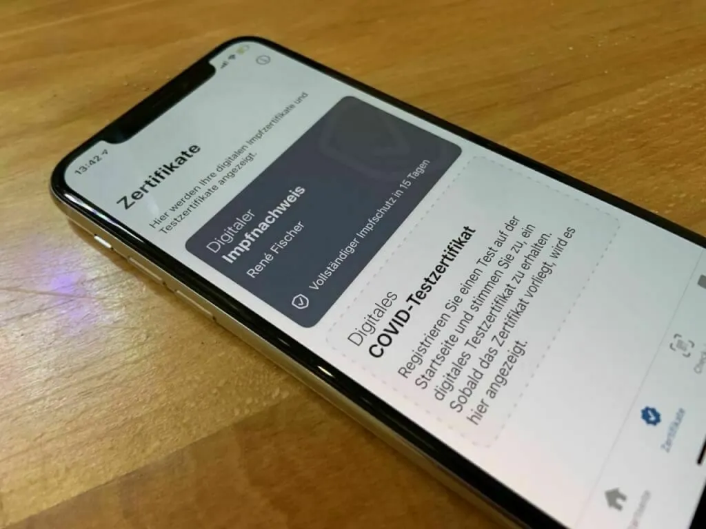 Die COVID-19 App auf dem iPhone zeigt "Voller Impfschutz in 15 Tagen" an