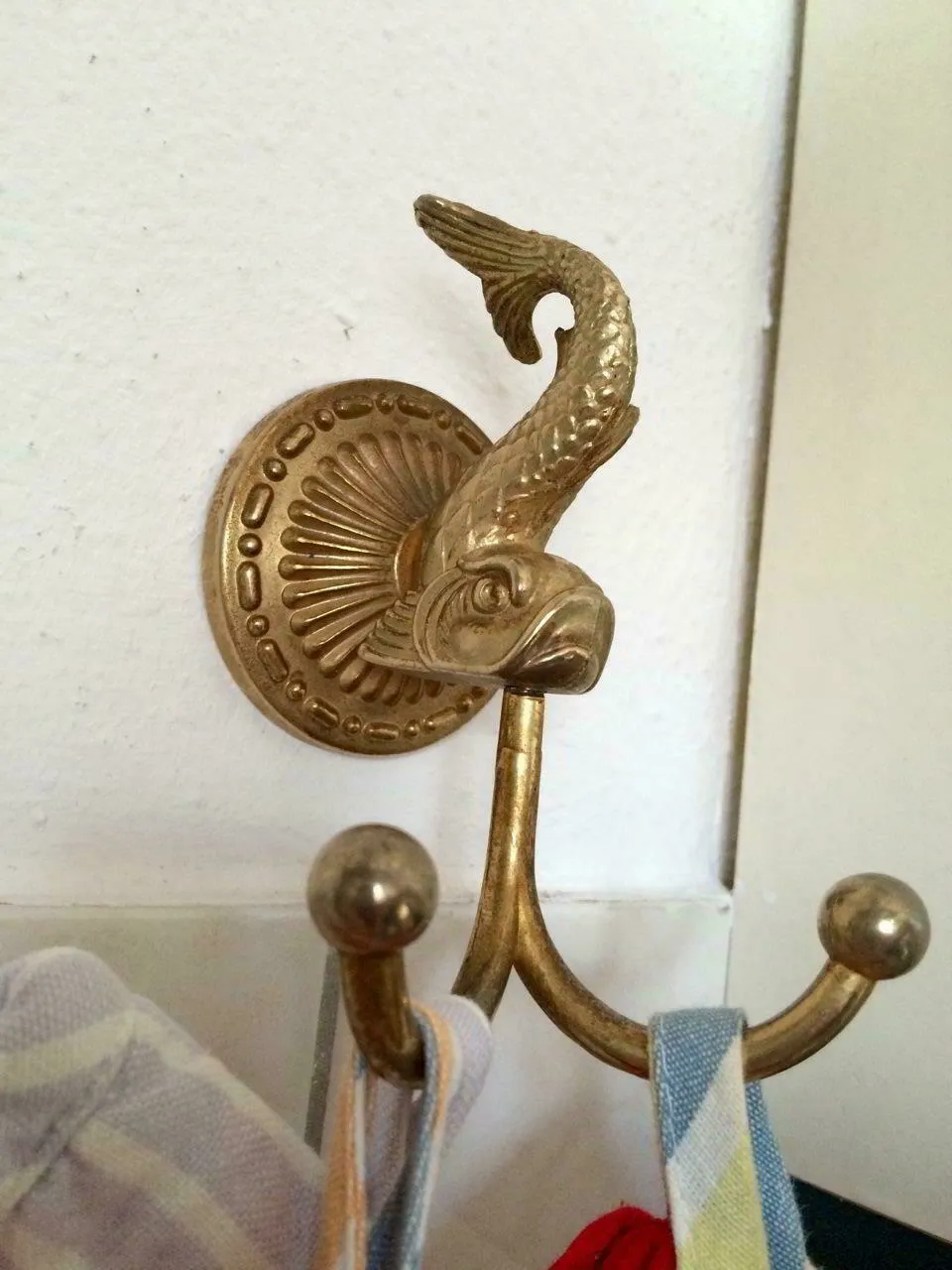 Wunderschöner Messinghaken in Form eines Fisches